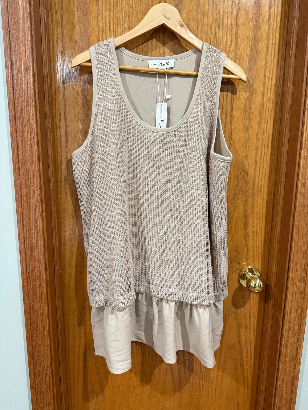 Simply Noelle Beige Textured Tank Top Ruffle Hem Womens Sz L/XL